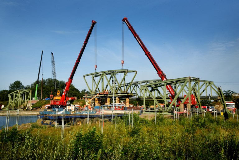 Spoorbrug is kopje kleiner