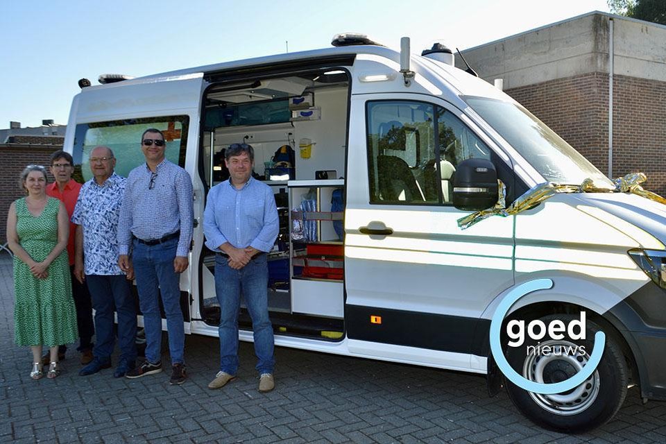 Twee Hasseltse Rode-Kruisafdelingen kopen samen een ziekenwagen aan